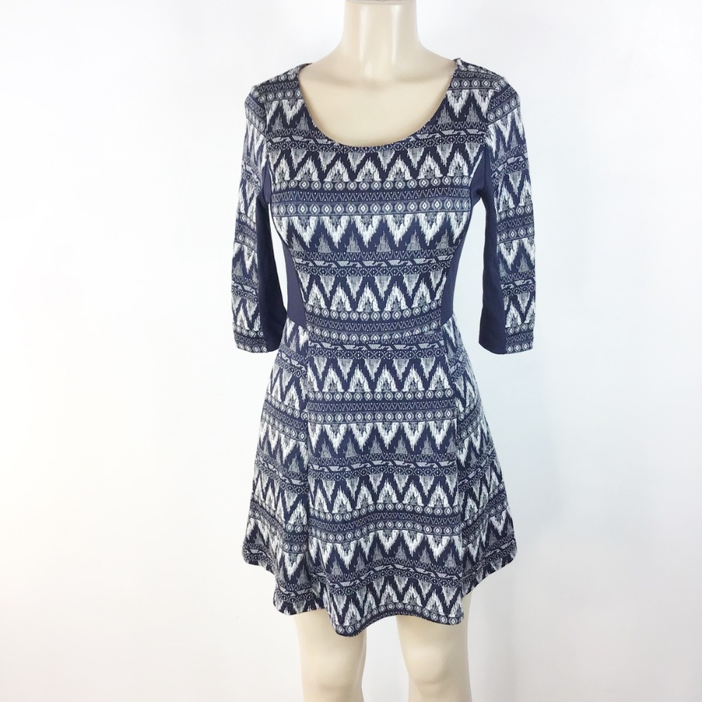 H&M Women’s fit flare skater style dress Size 6 Blue gray